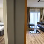דירה Miku Apartment-luxurious 2bd Private Parking טיראנה