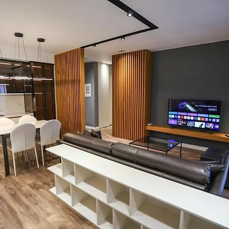 Miku Apartment-luxurious 2bd Private Parking * טיראנה