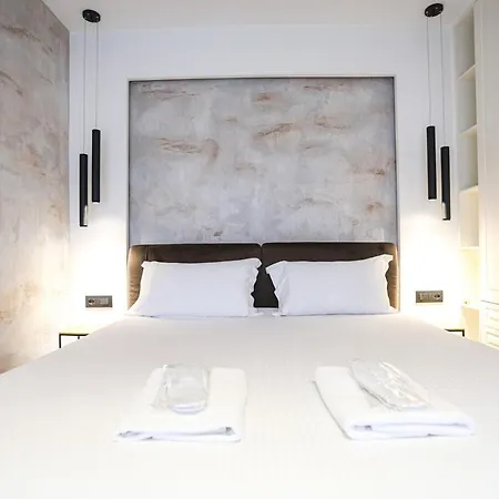 Miku Apartment-luxurious 2bd Private Parking טיראנה