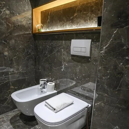 Miku Apartment-luxurious 2bd Private Parking * טיראנה