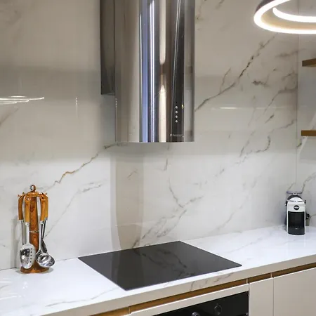 Miku Apartment-luxurious 2bd Private Parking * טיראנה