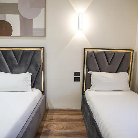 Miku Apartment-luxurious 2bd Private Parking * טיראנה