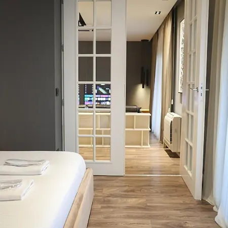 Miku Apartment-luxurious 2bd Private Parking * Tirana