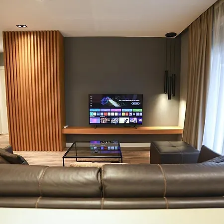 Lejlighed Miku Apartment-luxurious 2bd Private Parking
