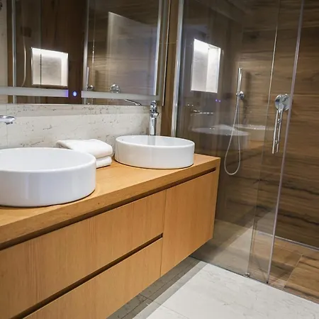 Miku Apartment-luxurious 2bd Private Parking Lejlighed *