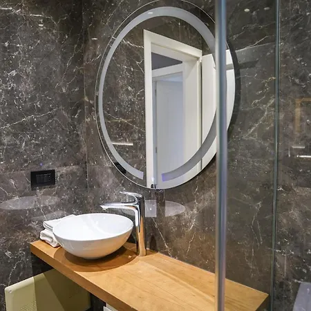 Lejlighed Miku Apartment-luxurious 2bd Private Parking Tirana
