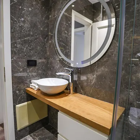 Lejlighed Miku Apartment-luxurious 2bd Private Parking